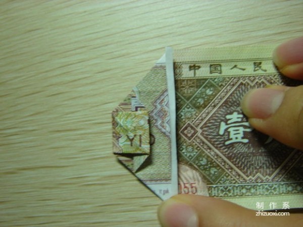 Illustrated tutorial for DIY handmade origami camera toys using RMB or US dollar banknotes