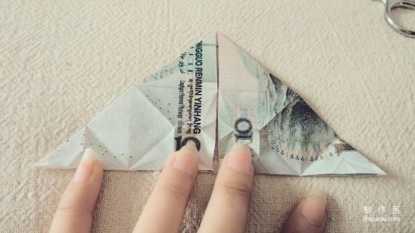 Creative origami paper money and heart, handmade tutorial on folding heart-shaped paper money