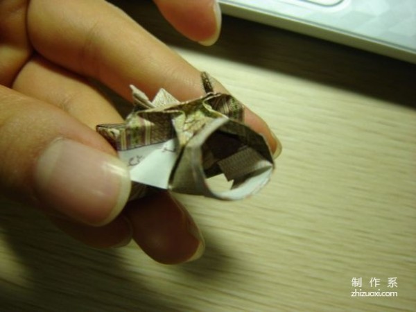 Illustrated tutorial for DIY handmade origami camera toys using RMB or US dollar banknotes