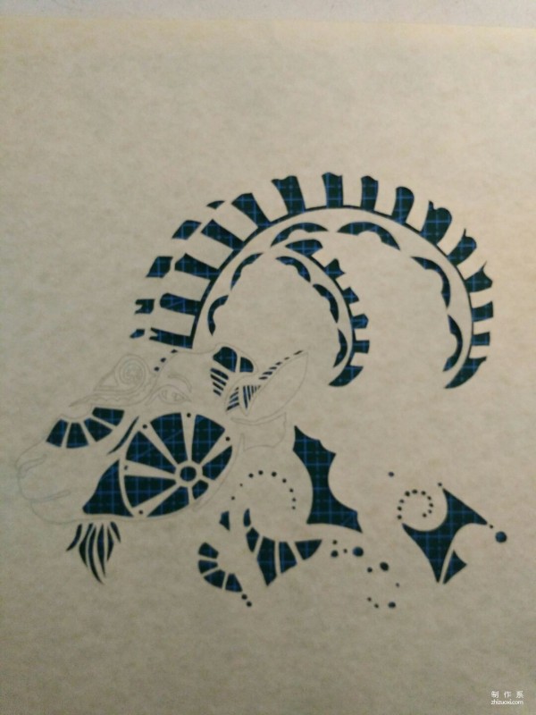 Tutorial on hand-carving pattern of paper-cut Capricorn handmade lampshade