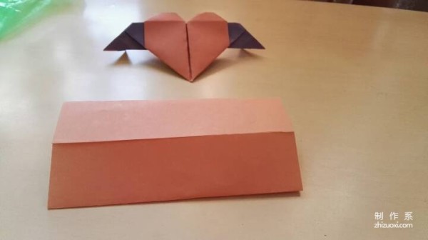 A handmade origami heart with wings - tutorial on how to make origami hearts