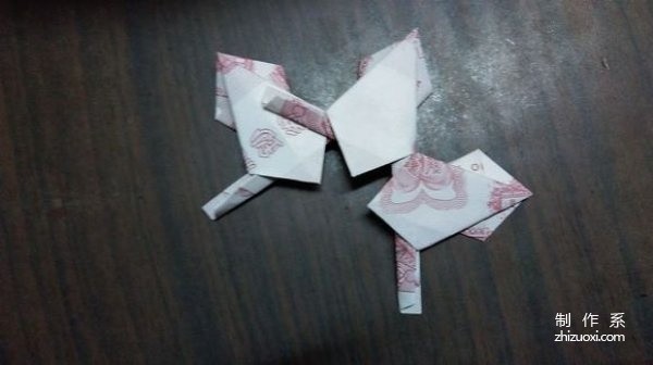 Illustrated tutorial on how to make origami paper money five-petal lotus