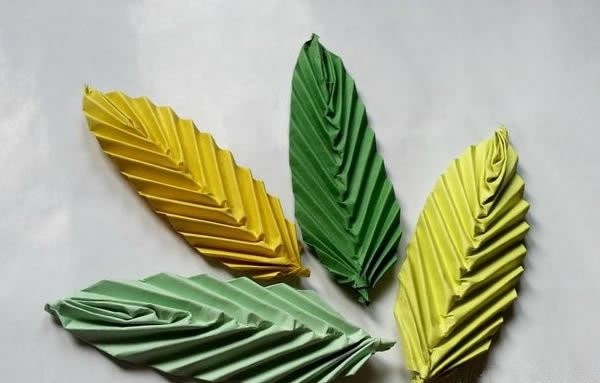 DIY realistic origami leaves