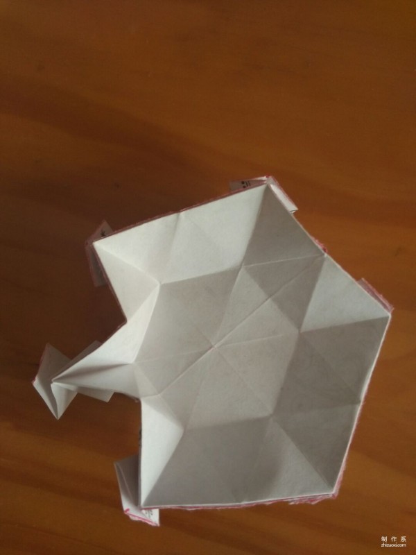 Simple and beautiful hand-made origami method of snowflake carton