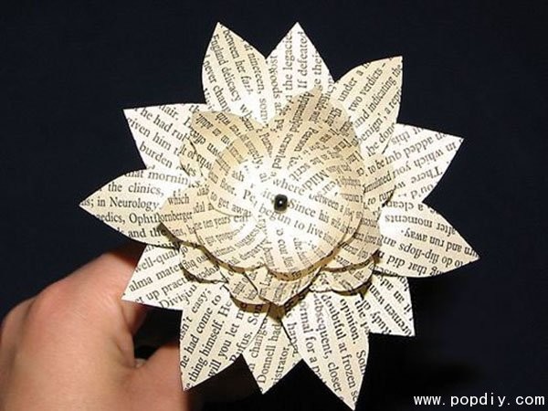 DIY handmade origami from old books and newspapers to make paper flowers