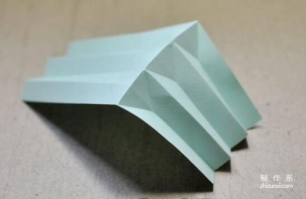 Picture tutorial on the simple method of folding a 3D bow