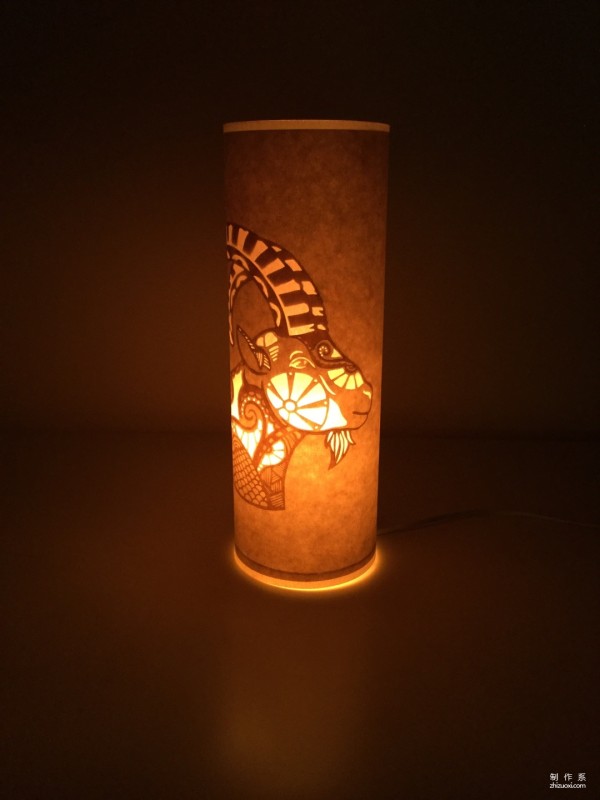 Tutorial on hand-carving pattern of paper-cut Capricorn handmade lampshade