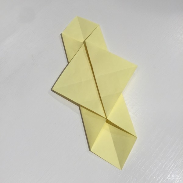 Detailed step-by-step illustration of creative origami for chicken red envelope