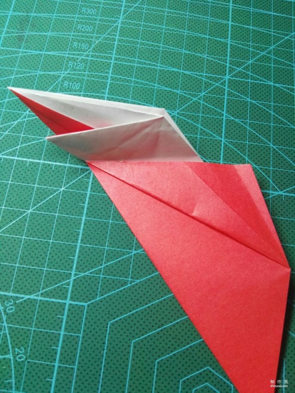 Illustrated tutorial on the origami method of the cute little fox