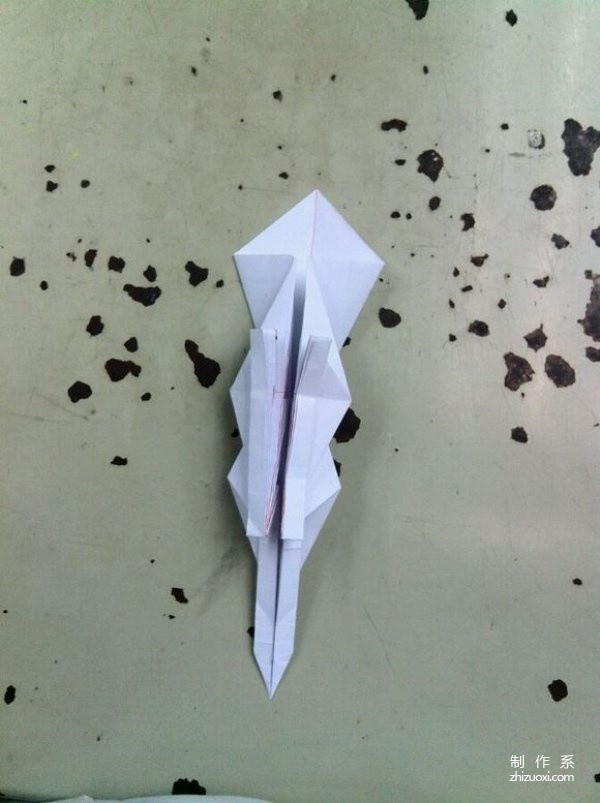 Origami tutorial for children using origami method to fold dinosaurs