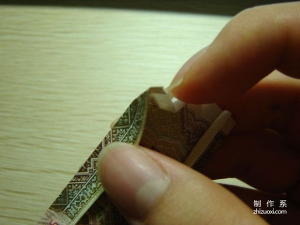 Illustrated tutorial for DIY handmade origami camera toys using RMB or US dollar banknotes