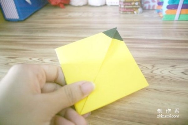 A picture-illustrated tutorial to teach you step-by-step origami Pikachu