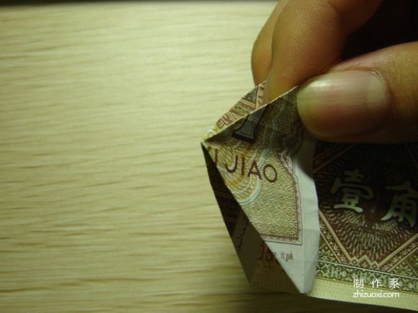 Illustrated tutorial for DIY handmade origami camera toys using RMB or US dollar banknotes