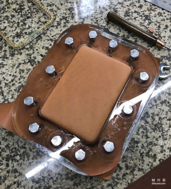 Using Acrylic Molds to Make Leather Cigarette Cases