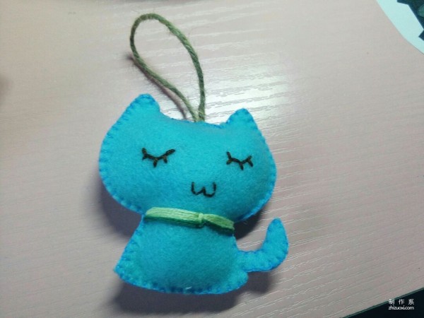 A super cute kitten pendant made from handmade fabrics, which is great as a keychain.