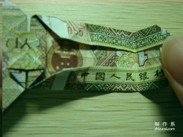 Illustrated tutorial for DIY handmade origami camera toys using RMB or US dollar banknotes