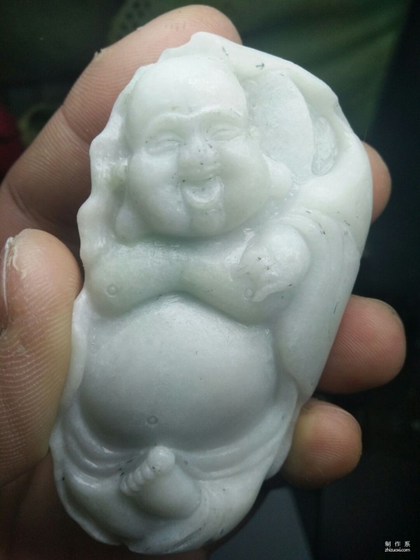 The hand carving process of jade processing Maitreya Buddha handpiece