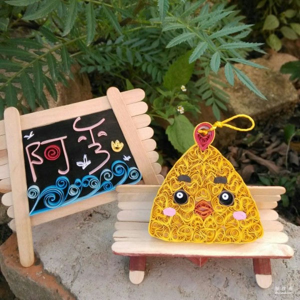 How to make a chicken from quilled paper, a cute and super cute little yellow chicken with a heart wrapped in a heart.