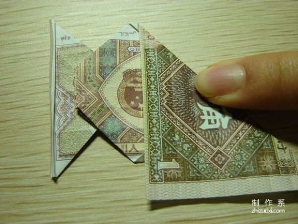 Illustrated tutorial for DIY handmade origami camera toys using RMB or US dollar banknotes