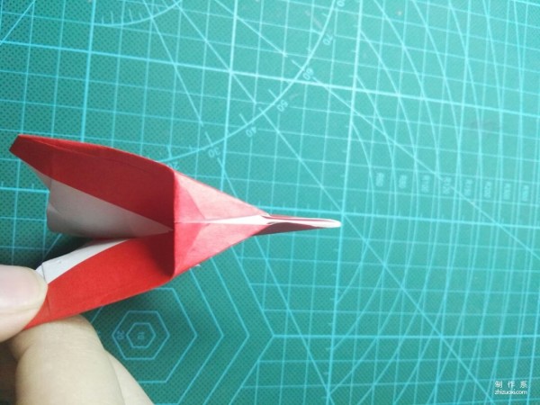 Illustrated tutorial on the origami method of the cute little fox