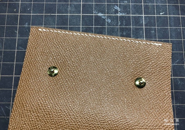 The production process of polka dot handmade business card bag