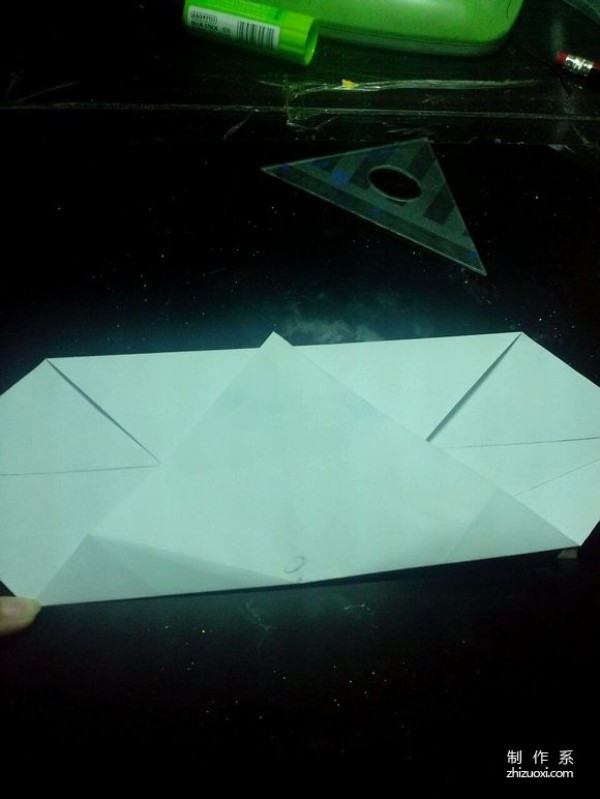 A real-life illustrated tutorial on how to make Aiswan paper box origami