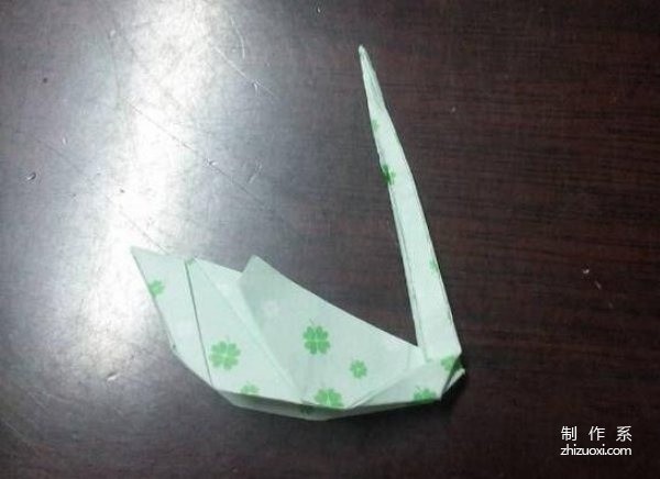 How to make a swan from origami, an elegant illustration of the swan origami method