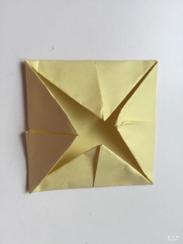 Simple handmade method of childrens origami toys Southeast, North and South