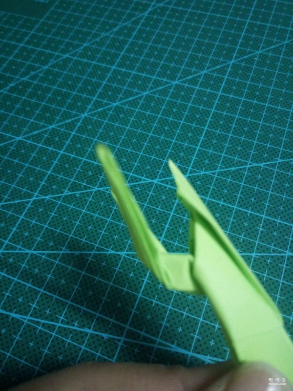 How to make origami of a super cute mantis