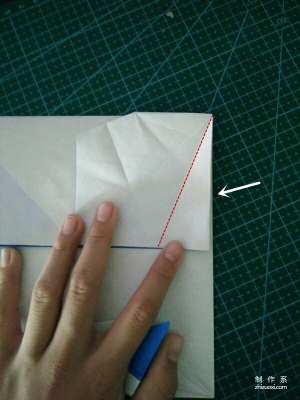 Detailed illustrated tutorial on hand-made origami of creative origami flat dragon pattern