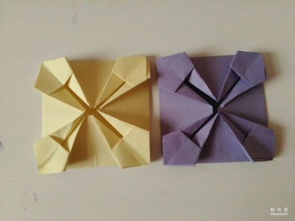 Very simple origami tutorial with beautiful blue paper flowers.