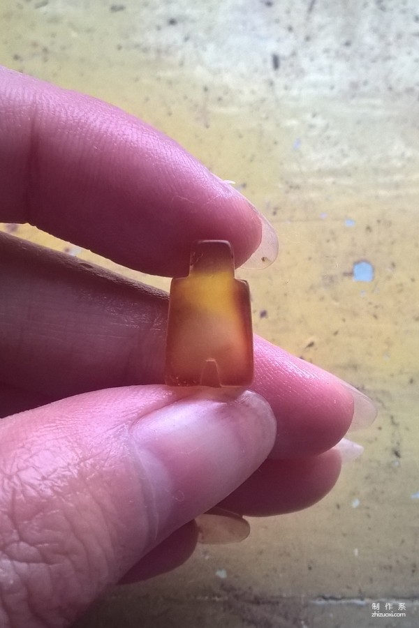 The hand-carving method of Jinbo Knife Coin beeswax small pendant jewelry