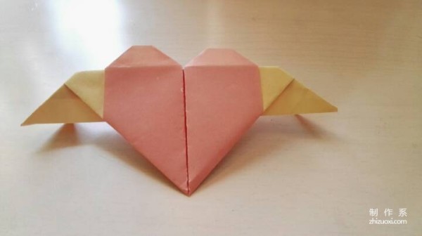 A handmade origami heart with wings - tutorial on how to make origami hearts