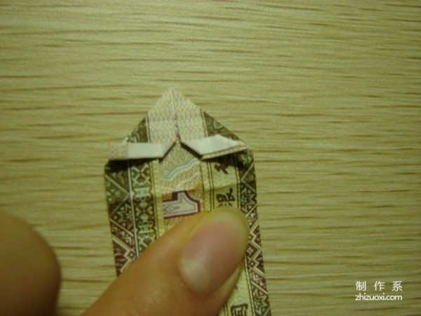 Illustrated tutorial for DIY handmade origami camera toys using RMB or US dollar banknotes