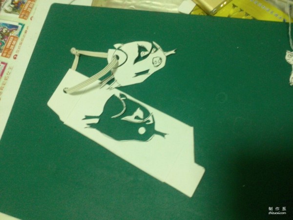 Simple and practical method of making handmade paper-cut Black Super Pig Superman bookmark