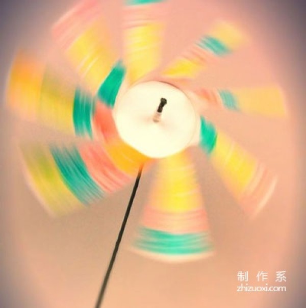 Step-by-step method for DIY making colorful childlike windmills from disposable paper cups