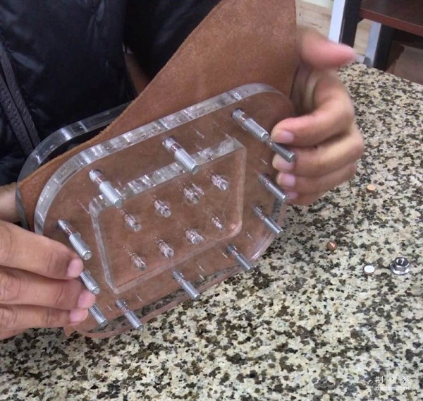 Using Acrylic Molds to Make Leather Cigarette Cases