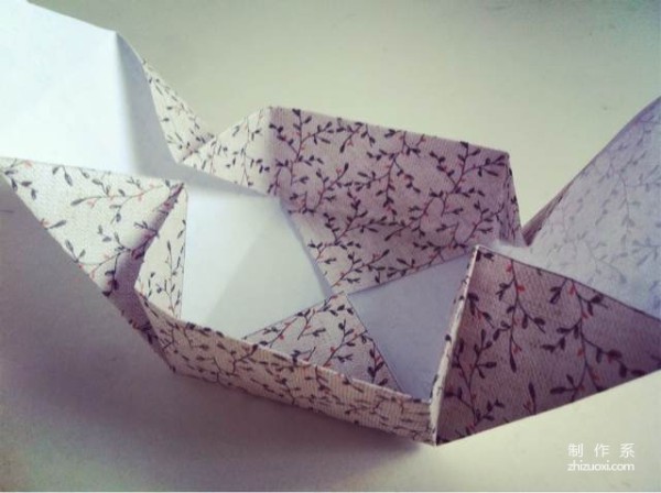 Illustration of folding cute four-compartment paper box