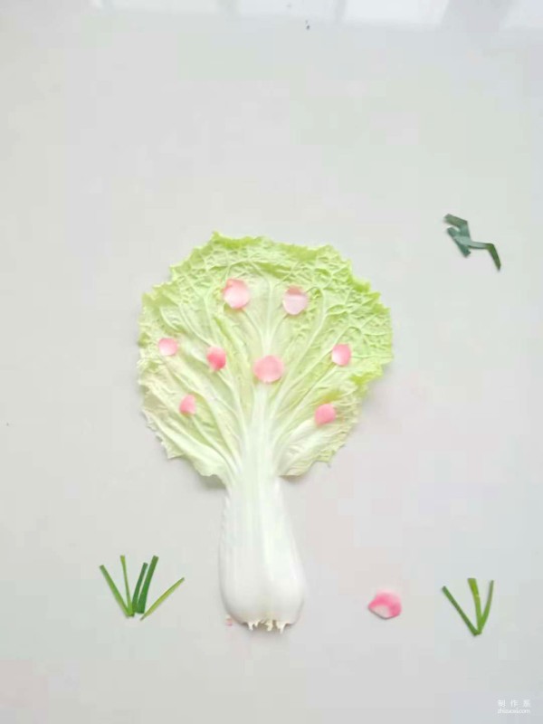 How to make a collage using leaves and Chinese cabbage leaves