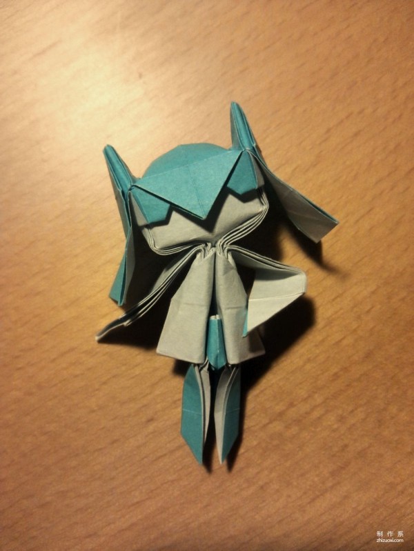 Real-life tutorial on origami Chirulian with complex origami cartoon characters