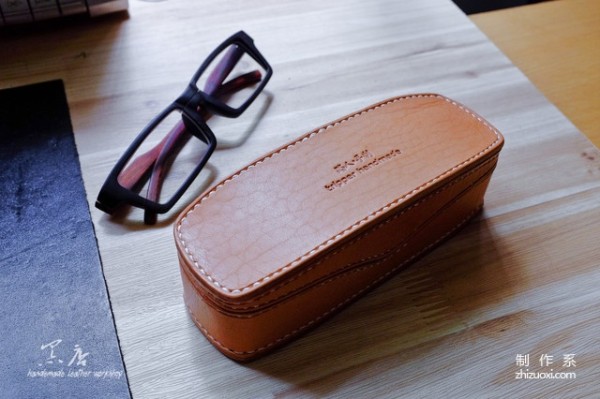 Koma sewing glasses case