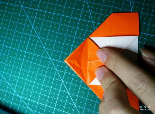 Origami method of folding a paper bird, real-life tutorial on origami of a small kingfisher