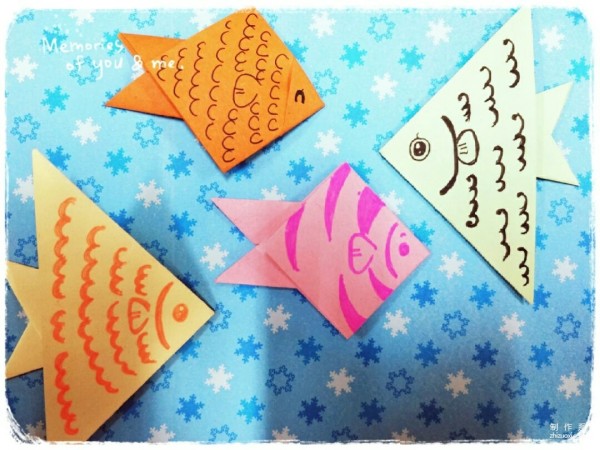 Illustrated tutorial on the simple origami method of tropical fish