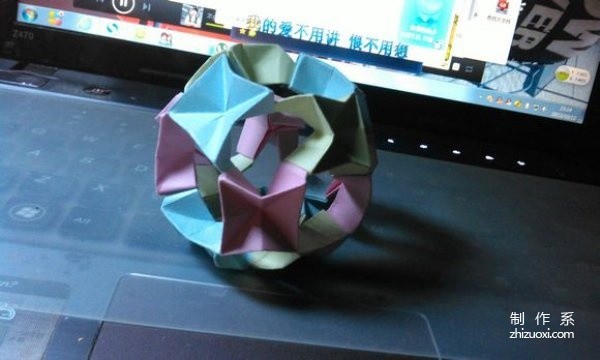 Illustrated tutorial on the origami method of 3D flower ball