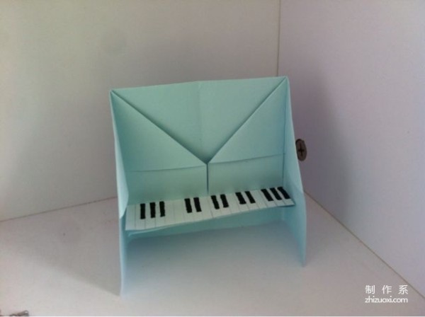 Teach you a simple and interesting piano method of folding colored paper