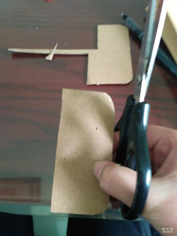 Illustration of the manual origami method of kraft paper packaging bags