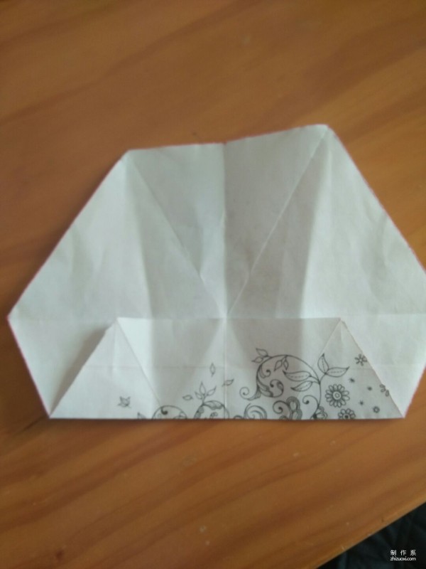 Simple and beautiful hand-made origami method of snowflake carton