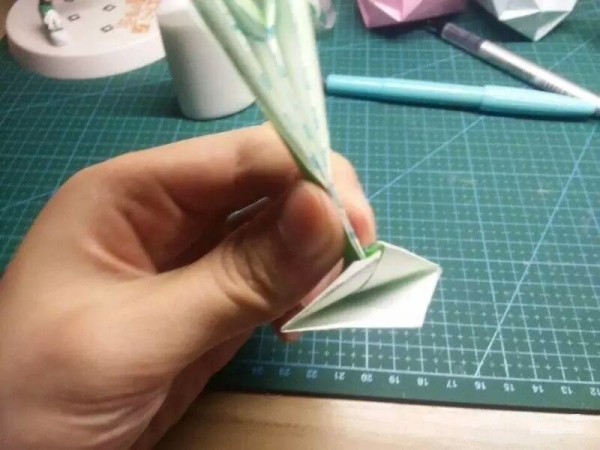 Origami sapling, a budding handmade origami making method