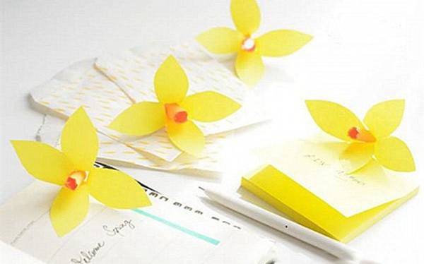 Origami DIY Cute and Fun Yellow Daffodils