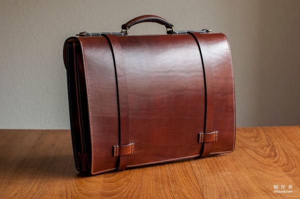 Classic leather briefcase with accordion side panels